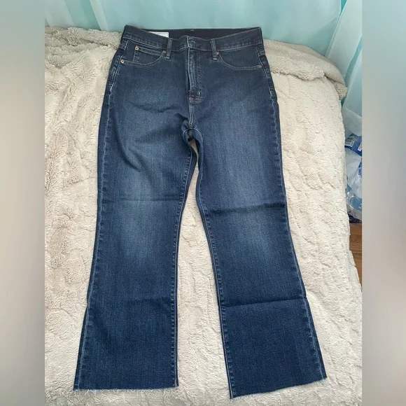 BNWOT Kick Fit High Rise Medium Wash Jeans - Picture 2 of 8